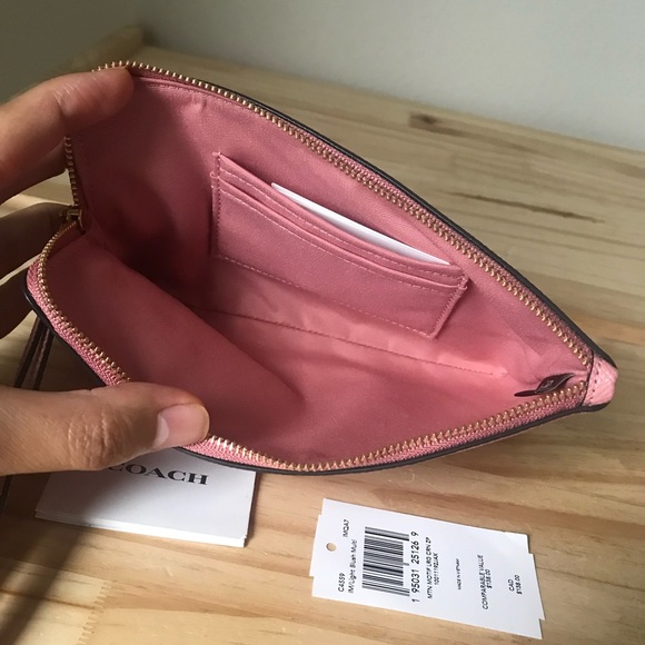Coach large wristlet🎈🎈 - Picture 7 of 9